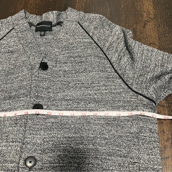 Club Monaco | Grey cardigan with button closure and 2 front pockets - Picture 6 of 9